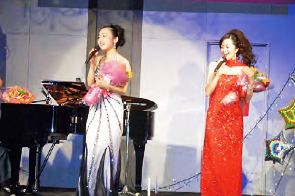 年忘れ家族会「シャンソンの夕べ」
歌：浜崎久美子/宮入公子