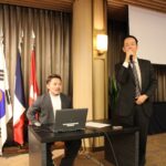 講演をいただく一般社団法人ＥＬＬＹ 代表理事の山口颯一様（左）と、小林利生社会奉仕委員長。