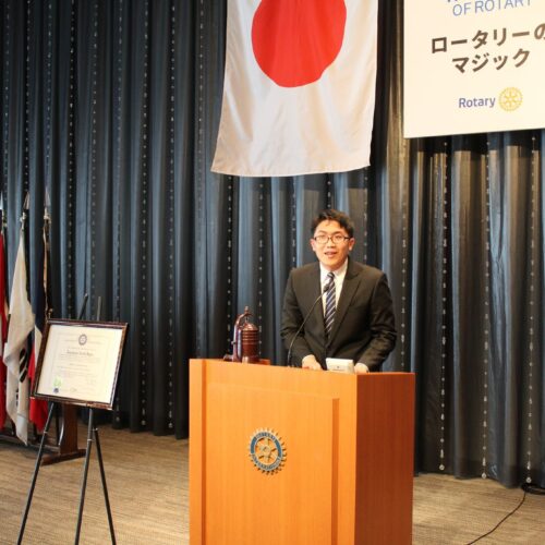 近況報告する、サンクス奨学生 アルファロ フェレイラ君。